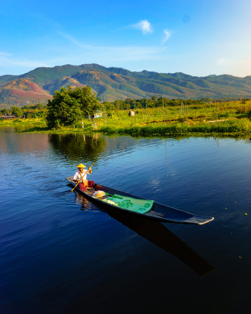 Fisherman at Maing Thauk wooden pier - Inle Lake